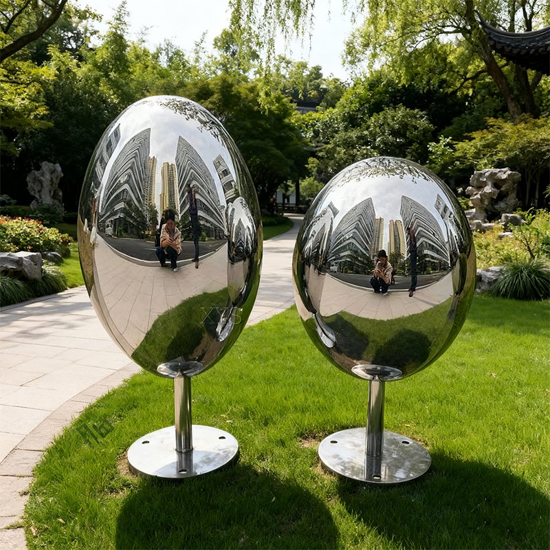 Spiegelkiezel eivormige roestvrijstalen sculptuur