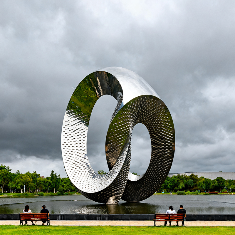 Mobius Loop Dual-Ring met elkaar verweven sculptuur